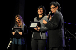 LJD2014-Laura Casotti premia Valeria Coli, con Michela Panigada